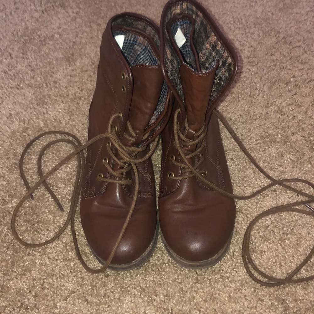 Combat boots